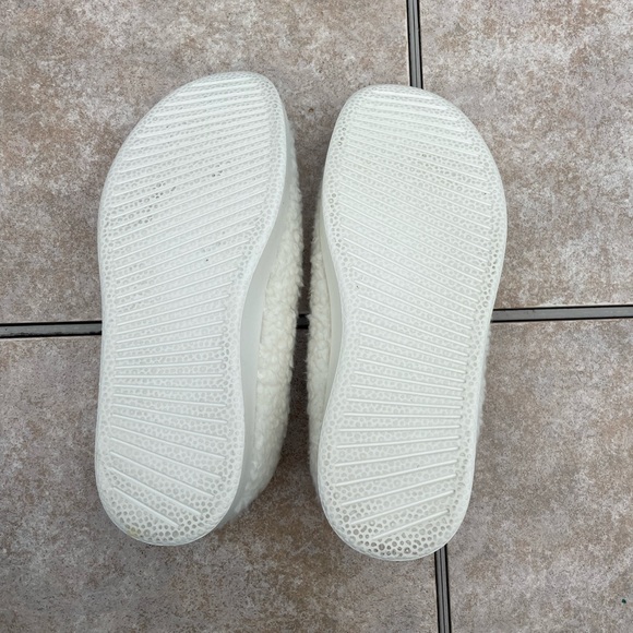 Allbirds Wool Lounger Fluffs in Natural White - Picture 8 of 12